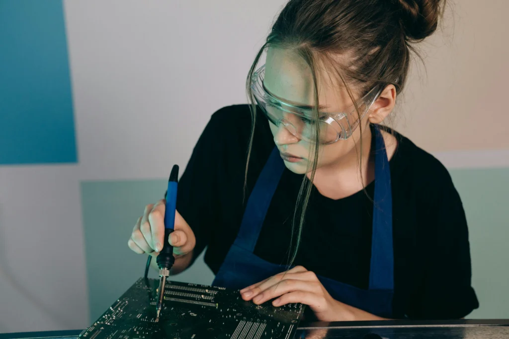 Mujeres trabajos TIC
